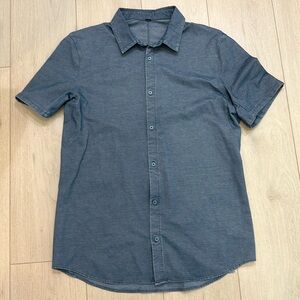 Men’s short sleeve lululemon button down shirt